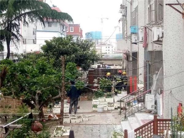 突發(fā)！青島一居民樓發(fā)生爆燃！已造1人死亡，7人受傷！3公里外有震感…